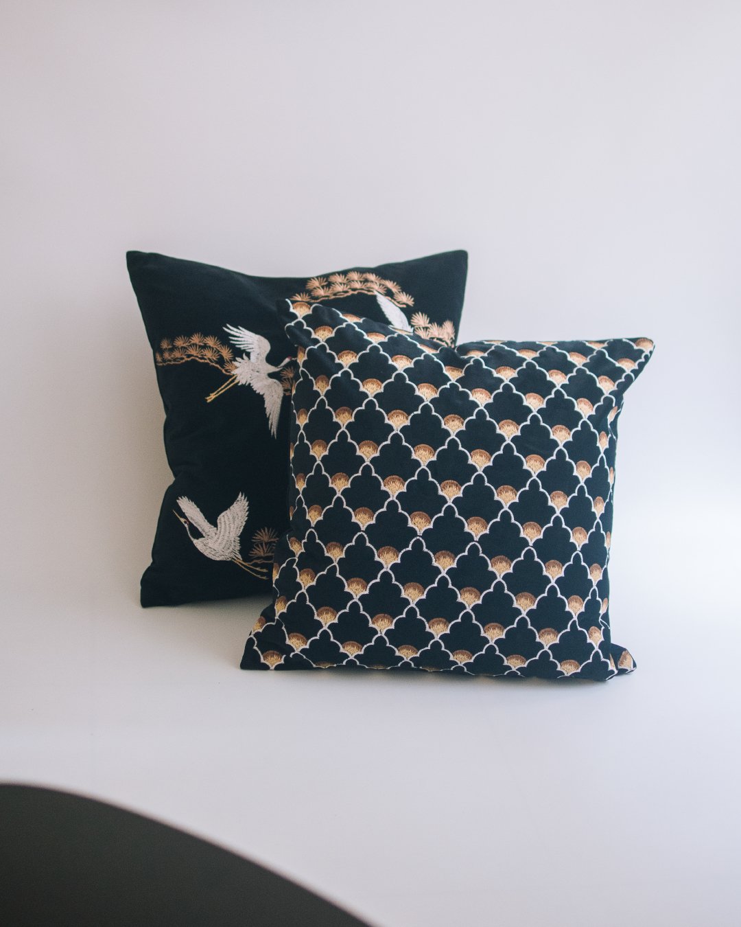 concha 貝殼花刺繡藝術絨面抱枕 - surround 是日家居