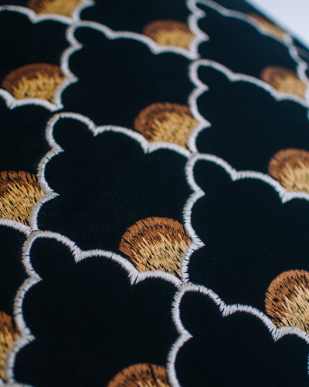 concha 貝殼花刺繡藝術絨面抱枕 - surround 是日家居