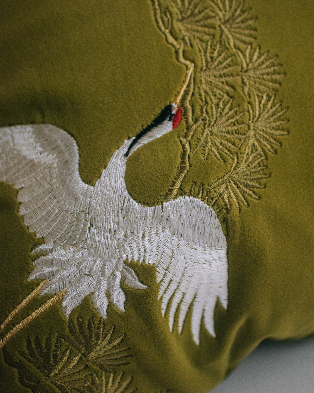 kran 松鶴刺繡藝術絨面抱枕 含枕芯