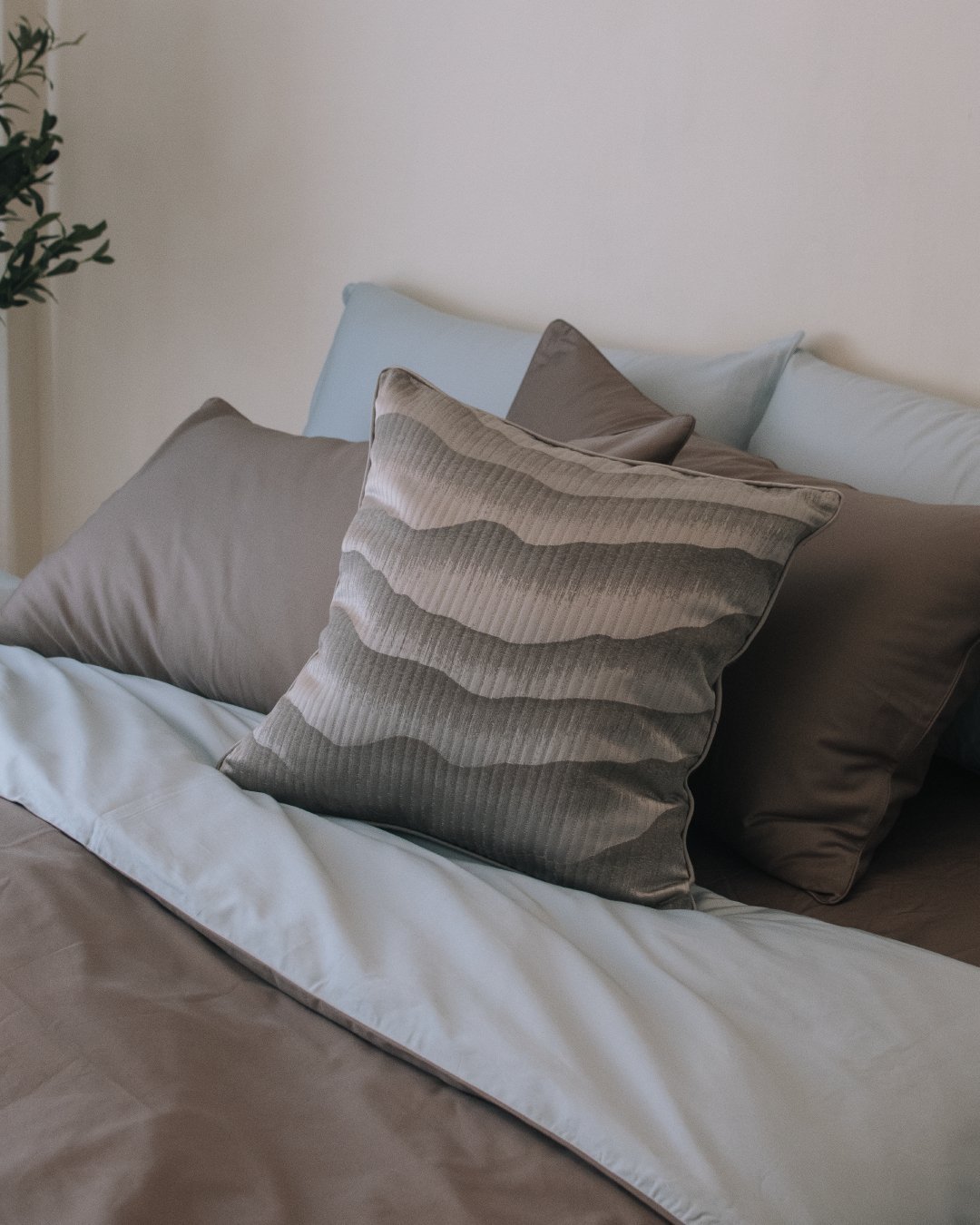 montagne 山嵐織紋緞面抱枕 - surround co., ltd.