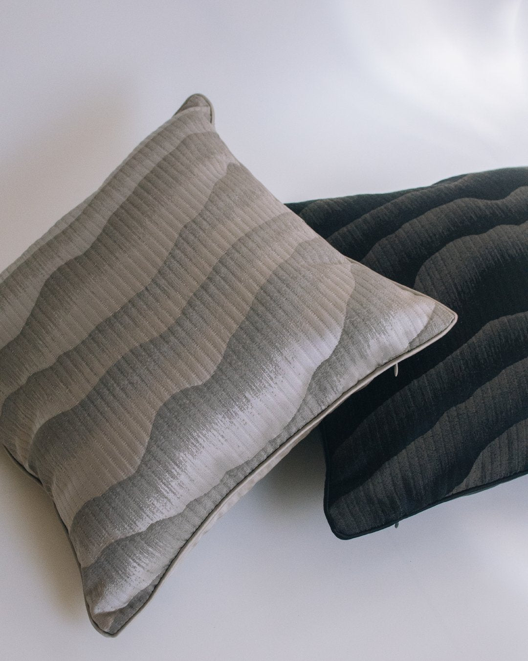 montagne 山嵐織紋緞面抱枕 - surround co., ltd.