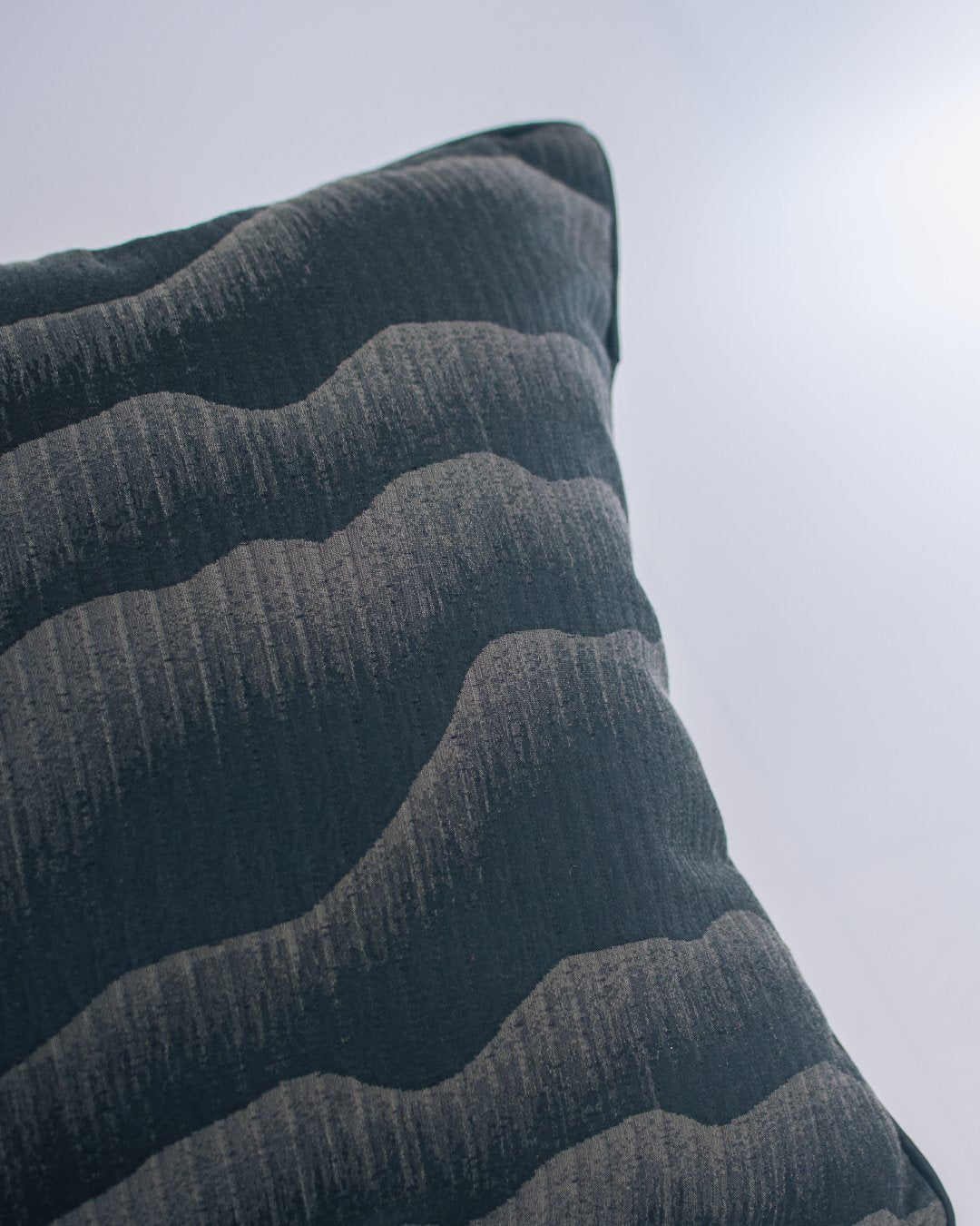montagne 山嵐織紋緞面抱枕 - surround co., ltd.