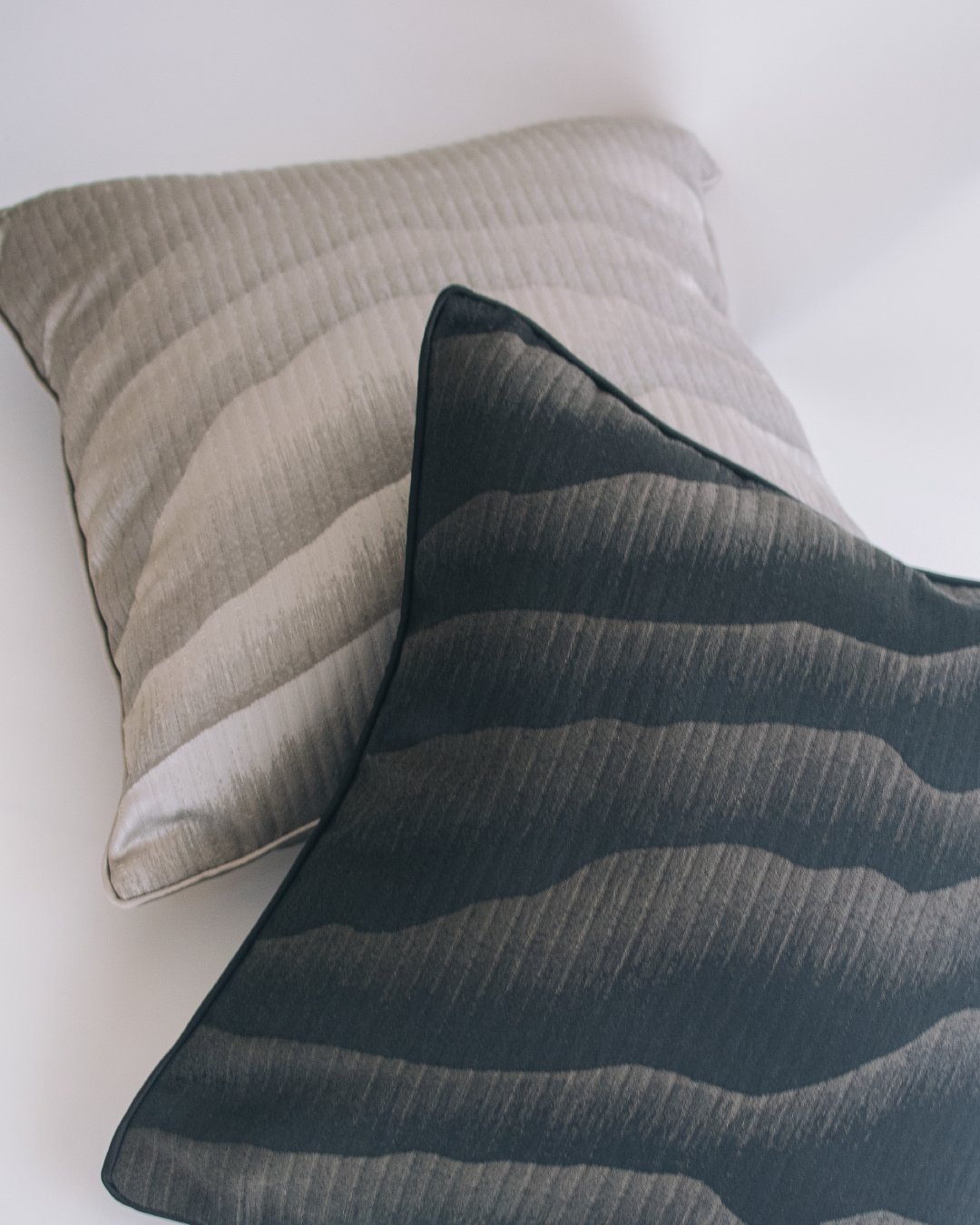 montagne 山嵐織紋緞面抱枕 - surround co., ltd.