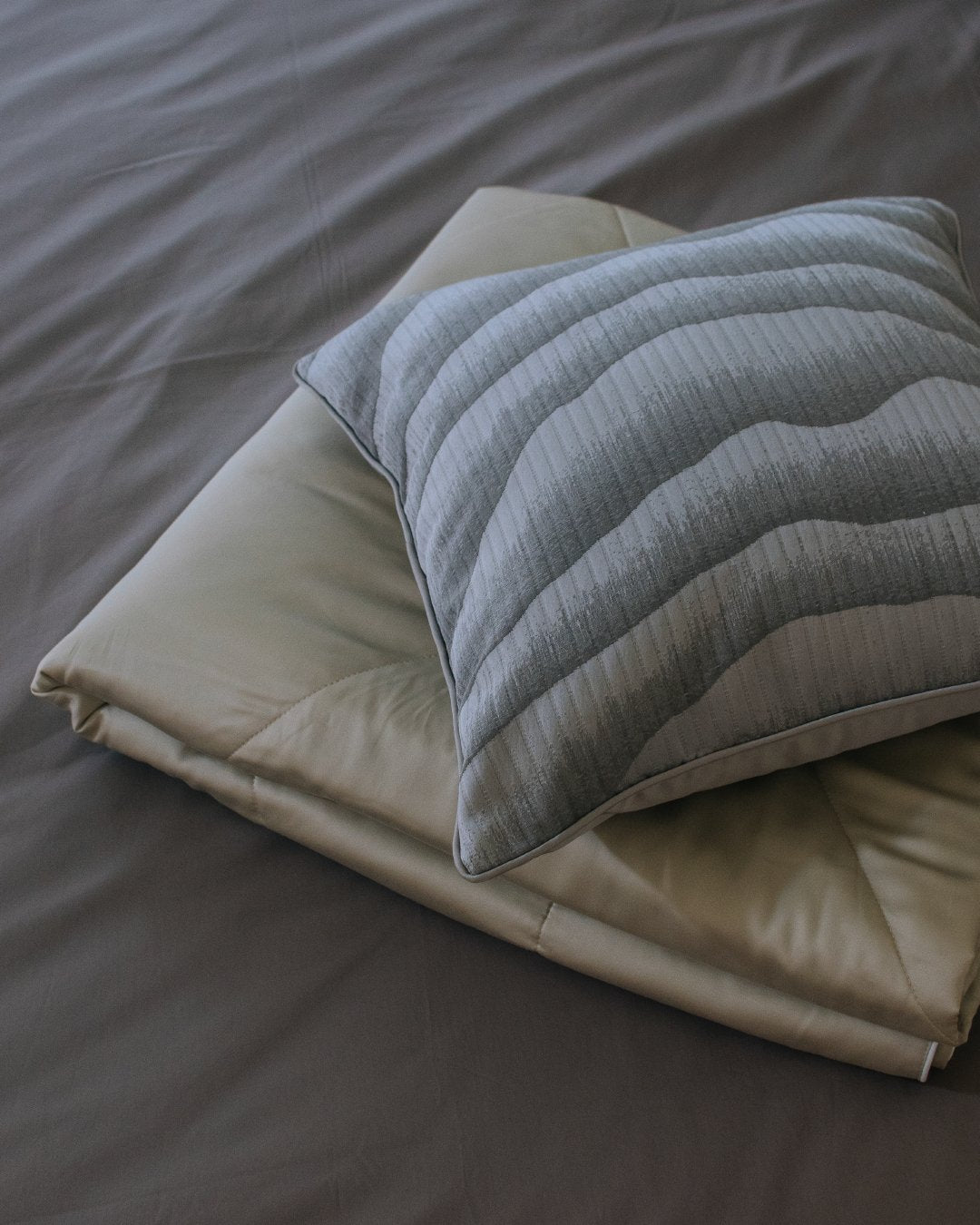 montagne 山嵐織紋緞面抱枕 - surround co., ltd.