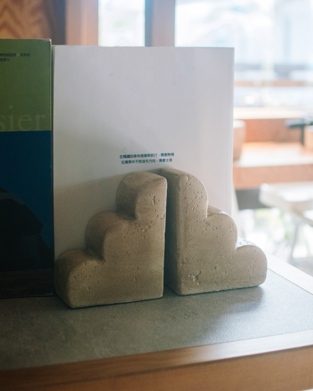 日本 nubo 雲朵仿舊石材書擋