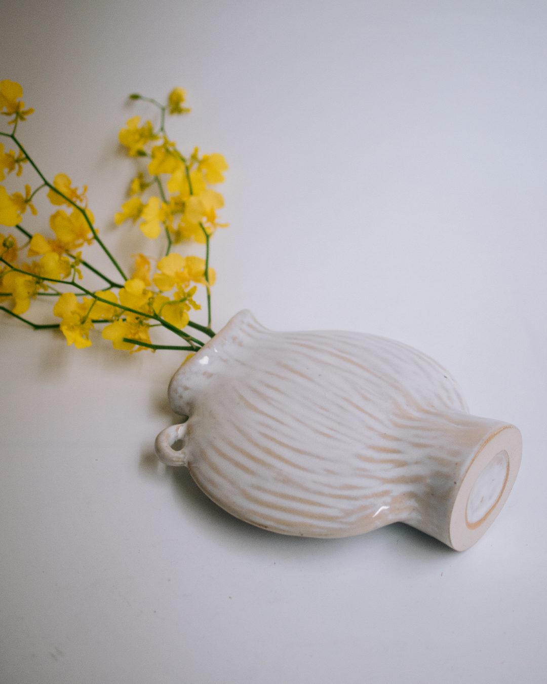 patung 立體紋路陶瓷花器 扁壺造型