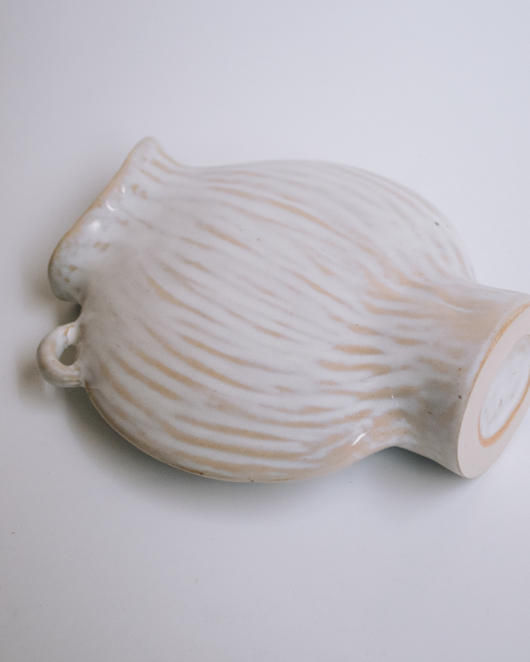 patung 立體紋路陶瓷花器 扁壺造型