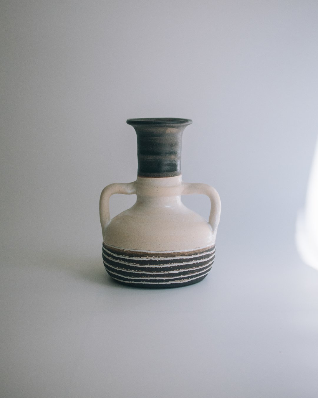 圖騰陶瓷花瓶 - surround