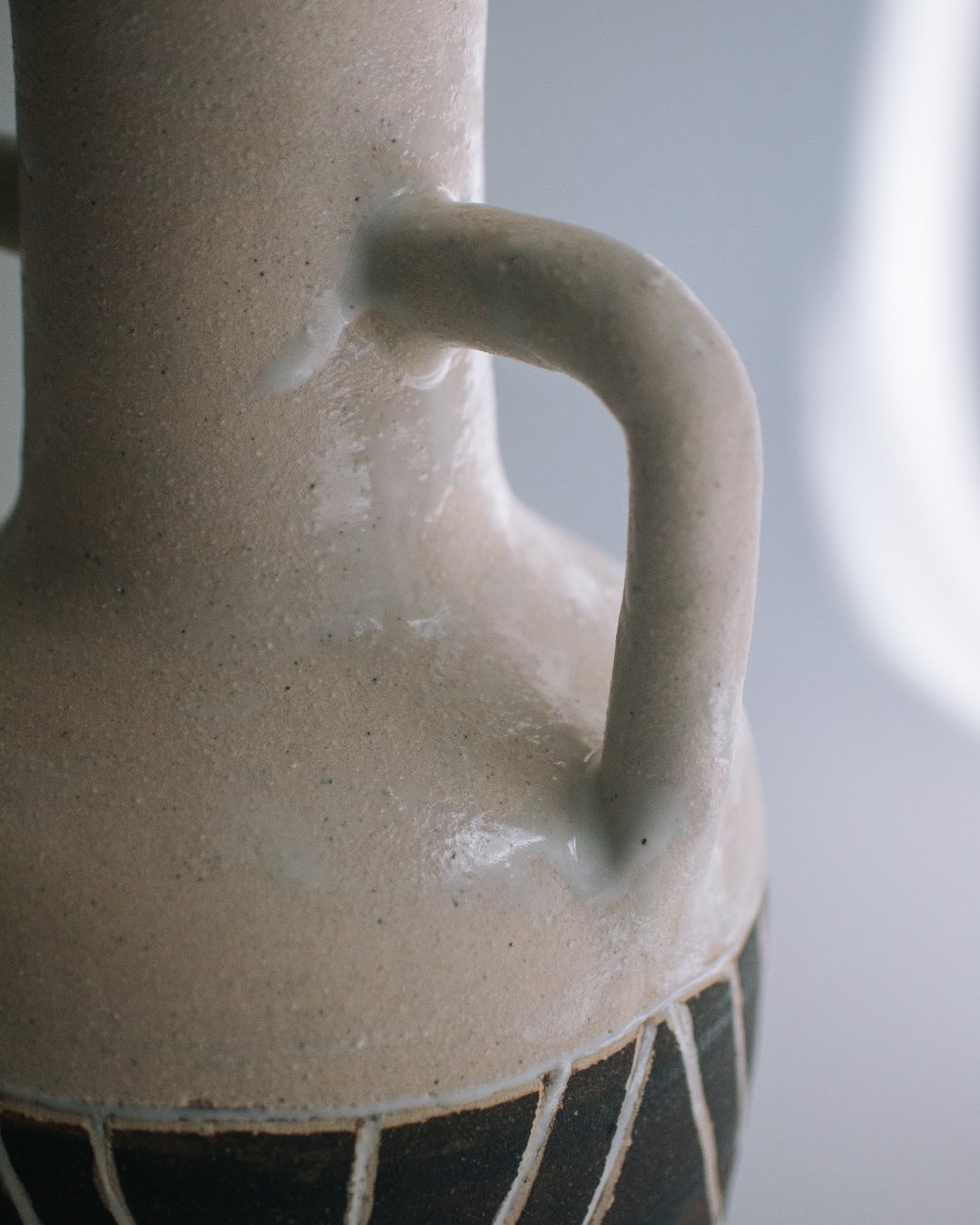 圖騰陶瓷花瓶 - surround