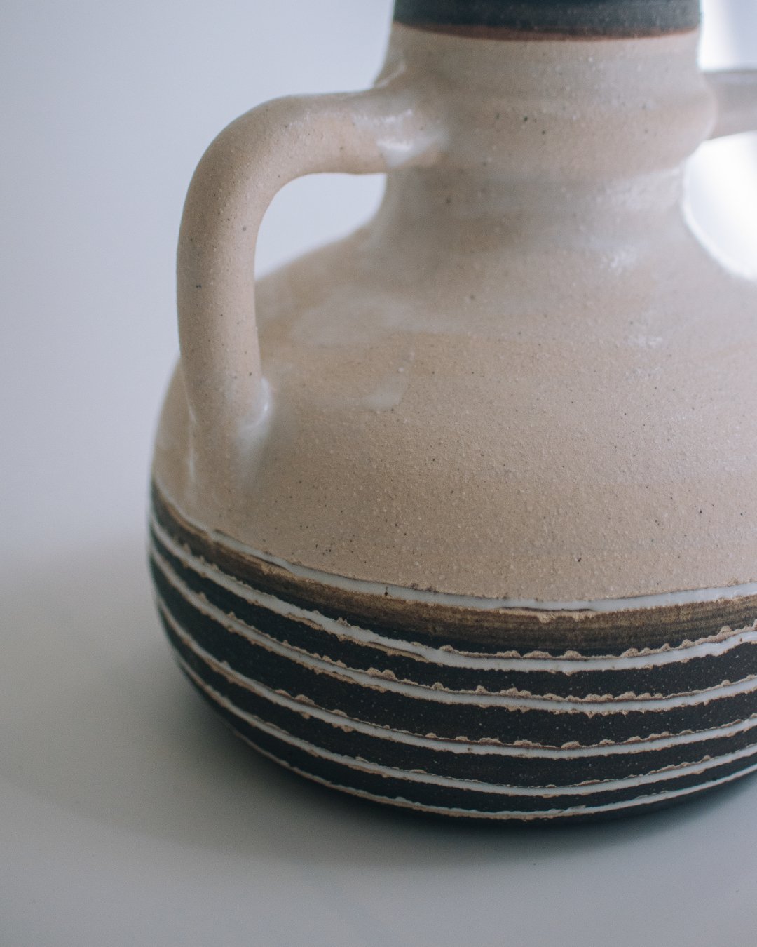 圖騰陶瓷花瓶 - surround