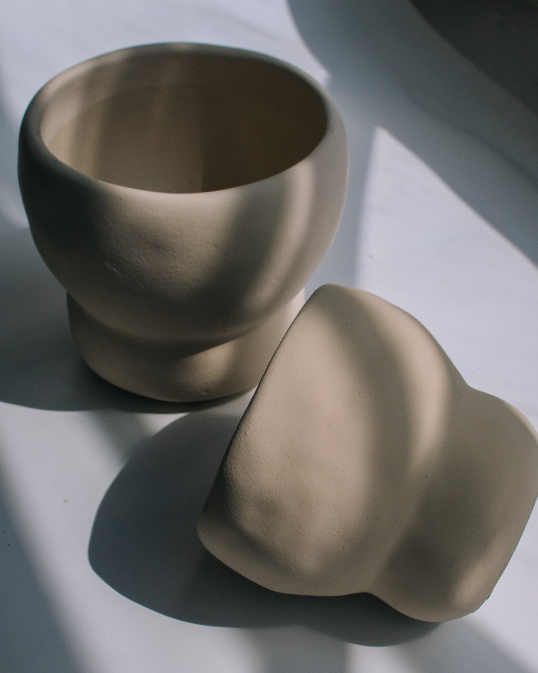 手捏感水泥花器 - surround