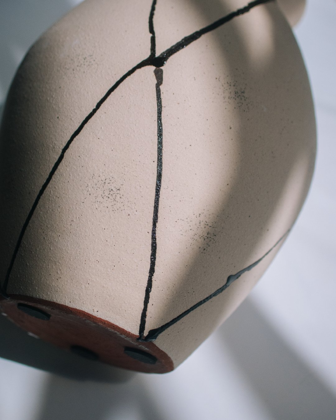 線條圖騰陶瓷花瓶 - surround