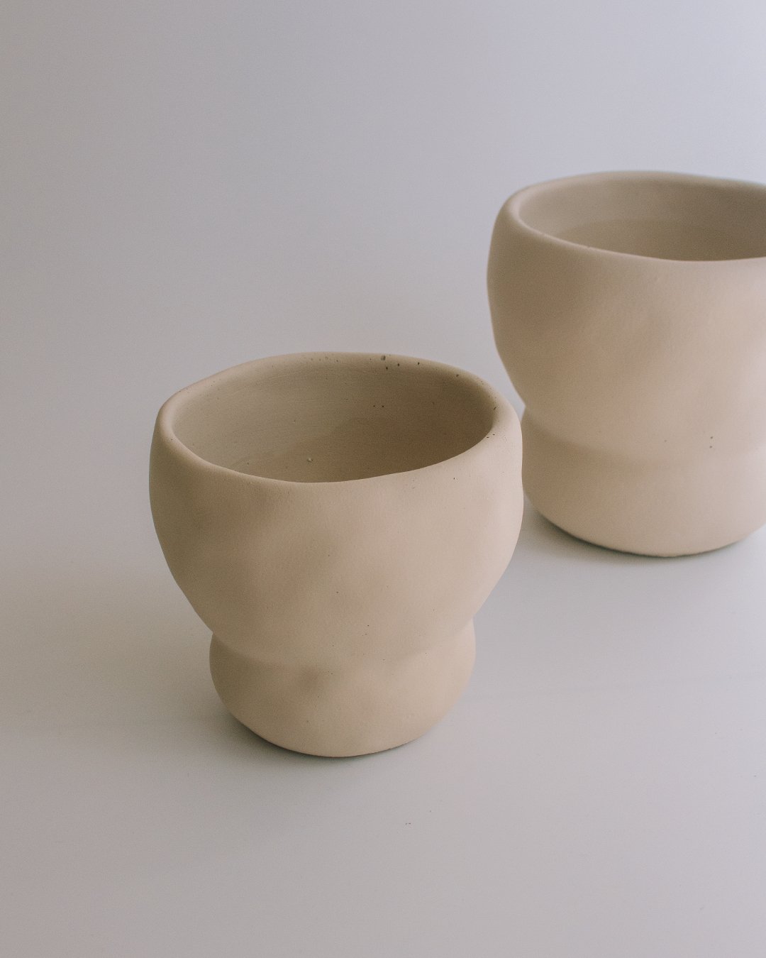 手捏感水泥花器 - surround