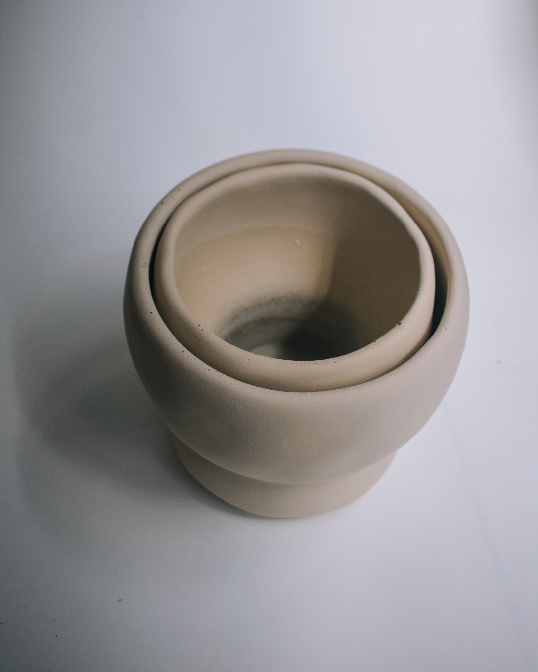 手捏感水泥花器 - surround