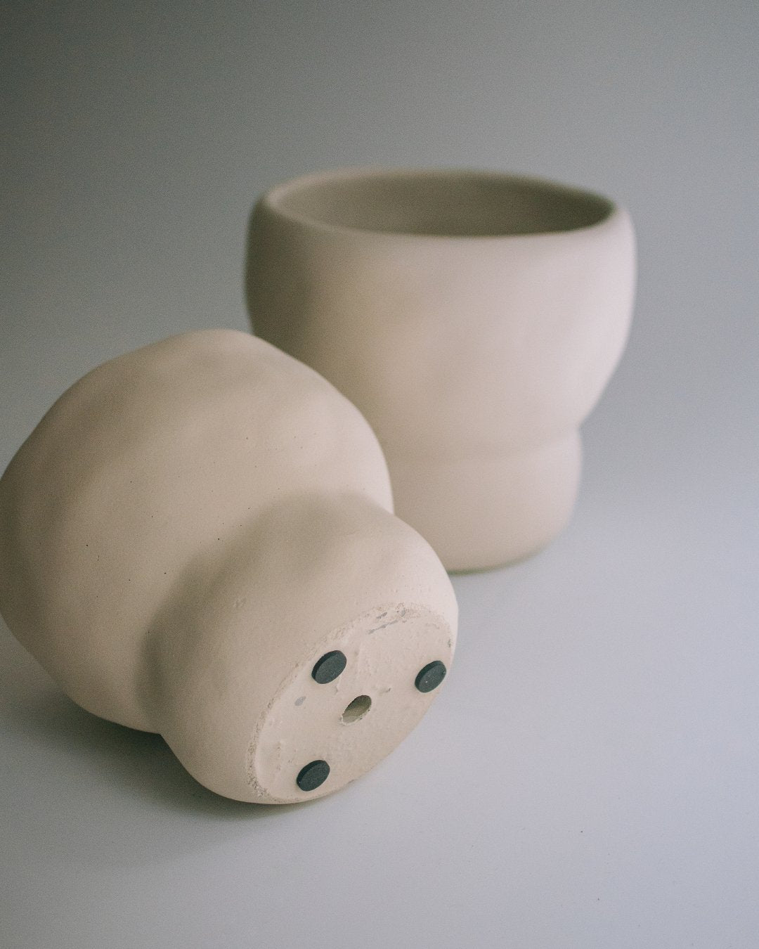 手捏感水泥花器 - surround