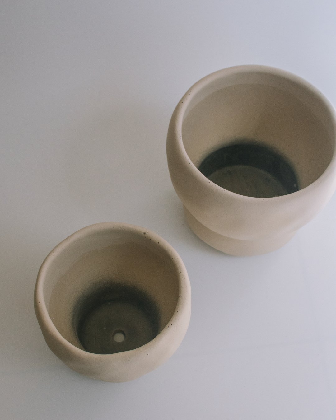 手捏感水泥花器 - surround