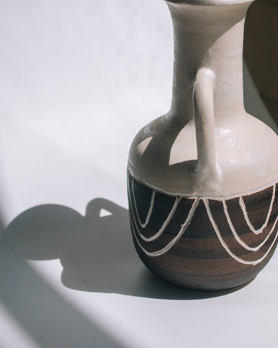 圖騰陶瓷花瓶 - surround