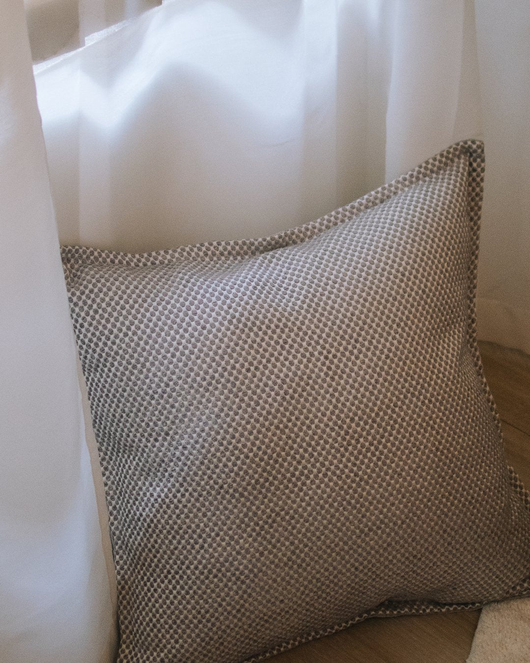 punti 圓點點針織抱枕 - surround co., ltd.