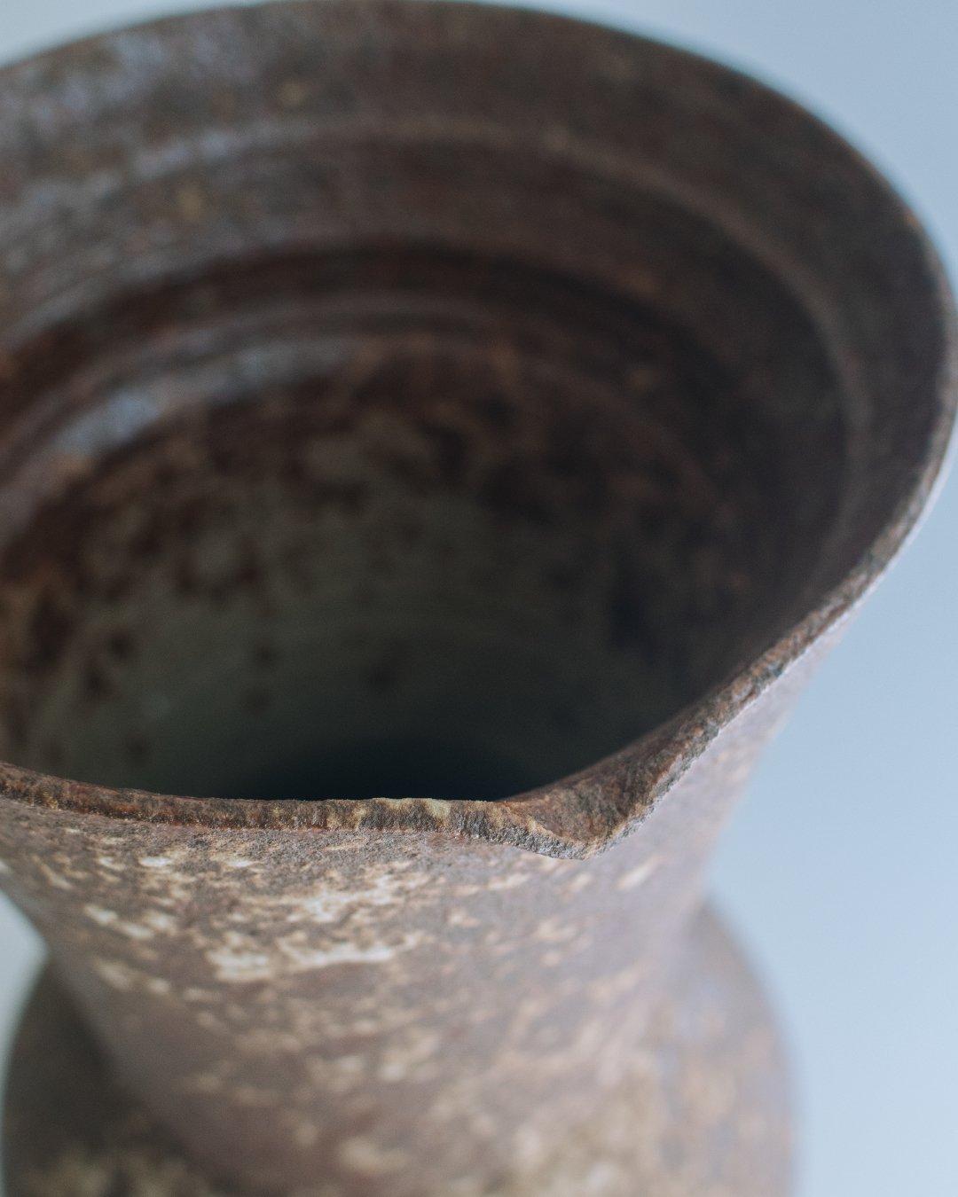 ruoste 粗陶花瓶 - surround