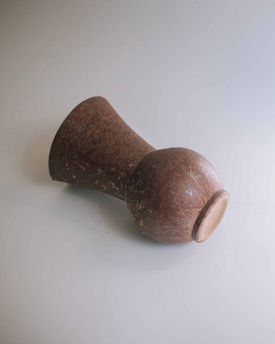 ruoste 粗陶花瓶 - surround