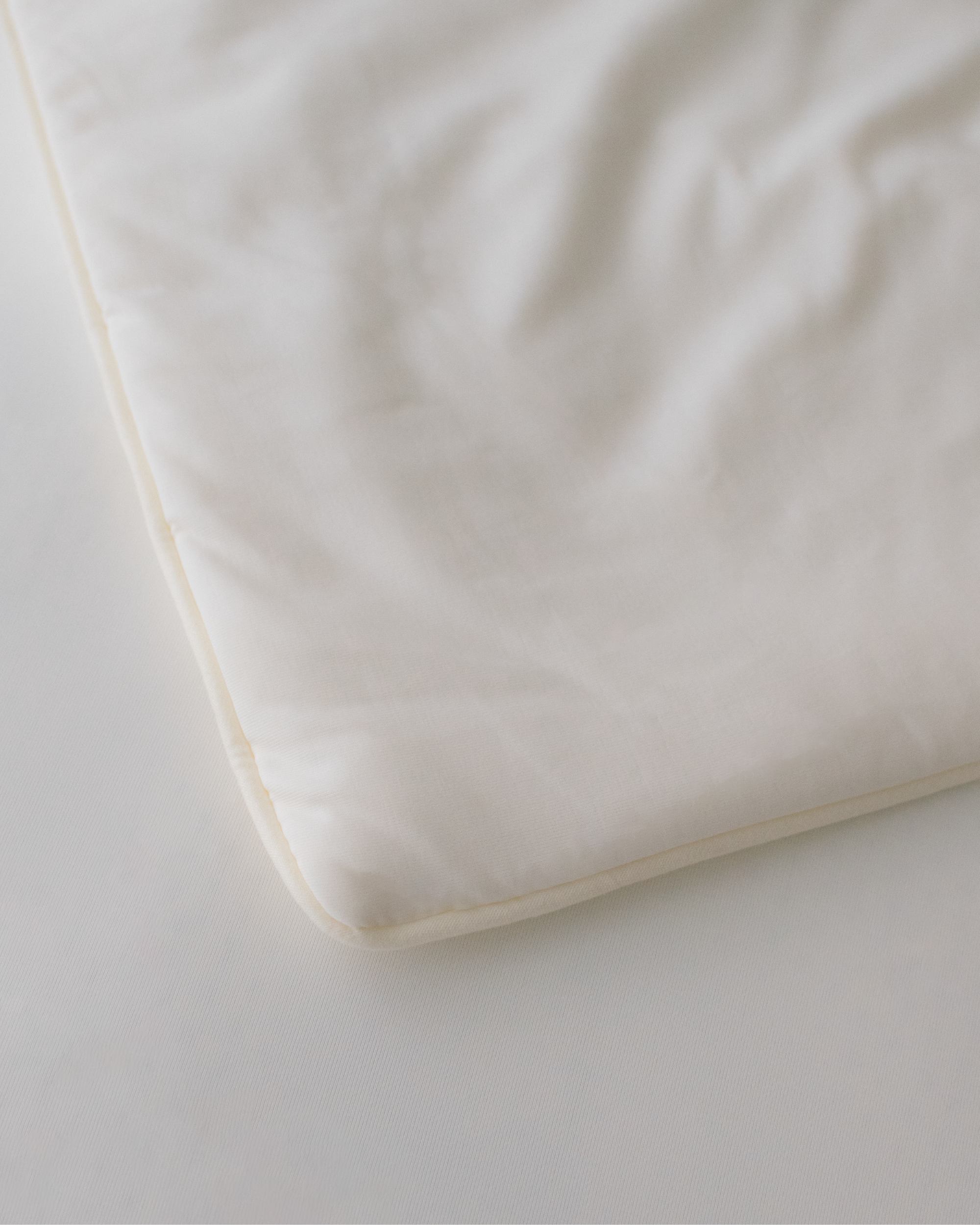 IceSkin Silk 冰肌涼感絲・cream white 輕乳白 床包涼被組
