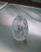 日本 kosai 雲彩手工琉璃花器（粉藍雲彩／黑白氣泡）