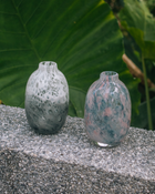 日本 kosai 雲彩手工琉璃花器（粉藍雲彩／黑白氣泡）